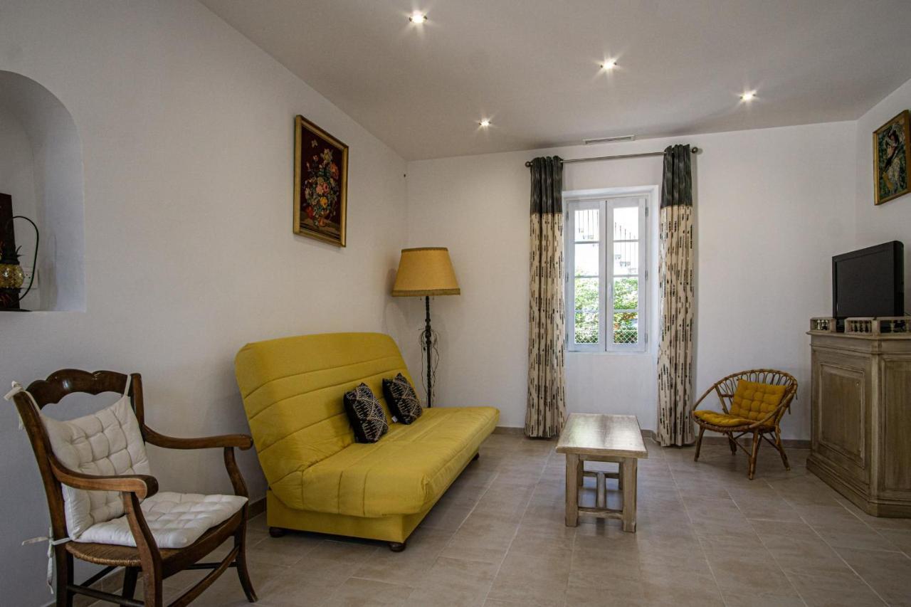 Maison Avec Jardin Proche Du Centre-ville Isle-sur-la-sorgue *